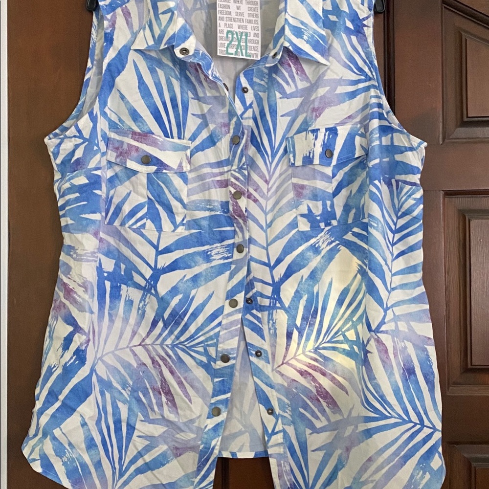 Button up Lularoe sleeveless top